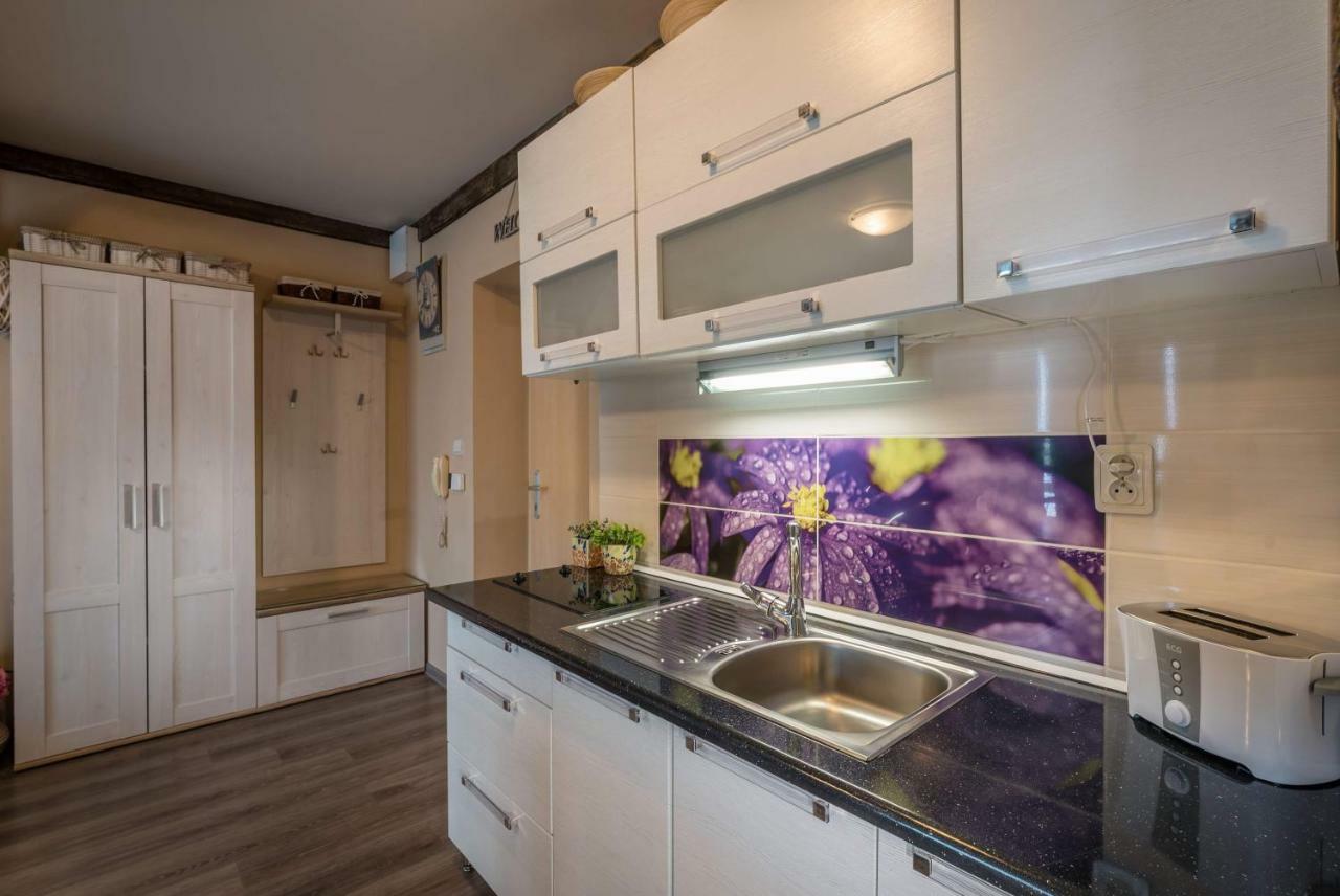 Apartment Provensal Lipótszentmiklós Kültér fotó